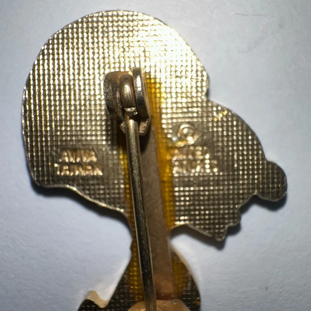 Snoopy Vintage Football Lapel Pin Collectible Yellow And Green Bay Football - Picture 3 of 6